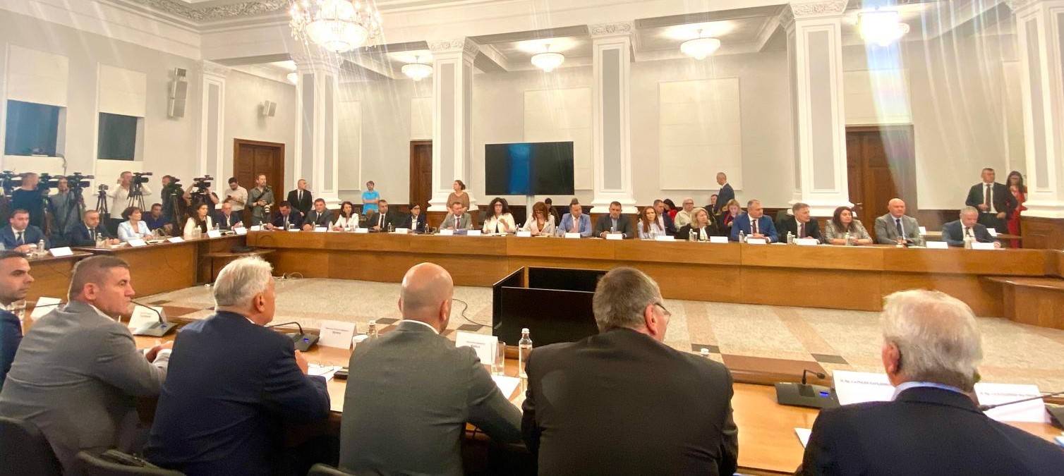  Проведената от премиера работна среща сред министрите и регионалните шефове в Министерския съвет. 